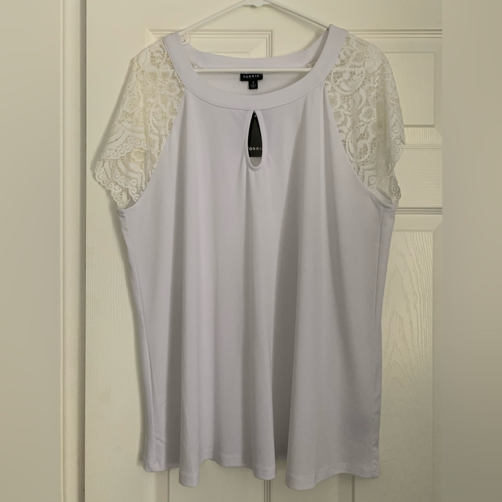 Torrid White Knit Keyhole Lace Short  Sleeve Blouse Women's Size 2X (18/20) NWT